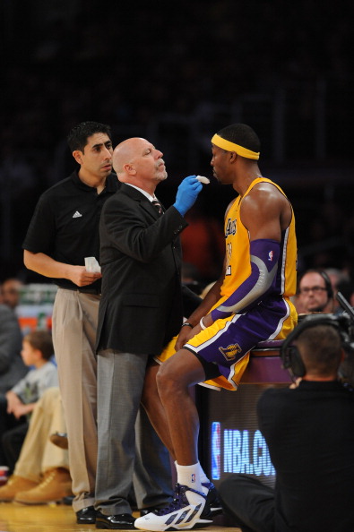 体育精神，霍伊伦祝贺麦克托米奈和苏格兰晋级世界杯（霍伊伦致贺麦克托米奈与苏格兰晋级世界杯，诠释体育精神）