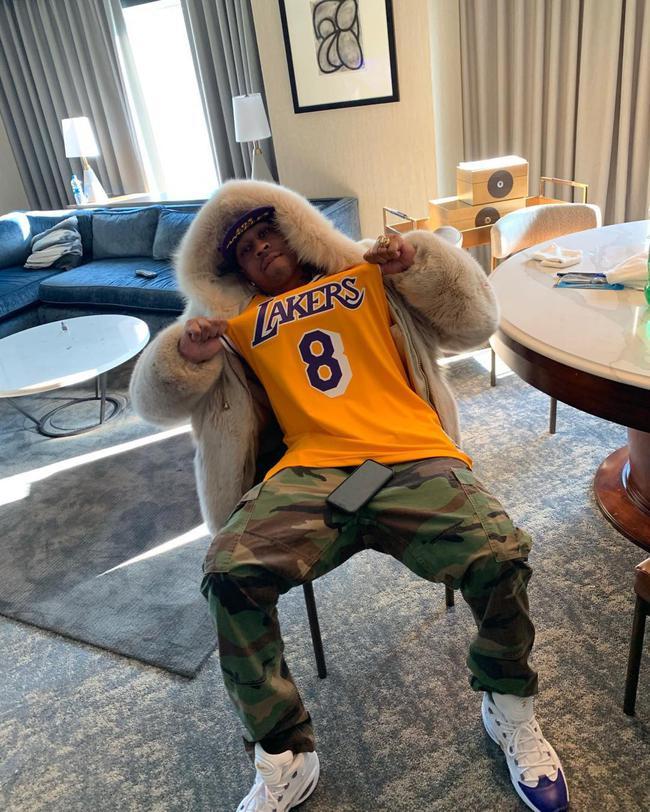 雷迪克谈社媒时代执教：球员活在评论里，保持稳定颇具挑战（雷迪克：社媒时代执教不易，球员被评论左右，稳定性成难题）