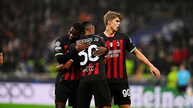 地上足球：偷溜诺坎普释放回归信号？解析梅西为何必重回巴萨（地上足球：突访诺坎普是回归暗示？深析梅西缘何注定重返巴萨）