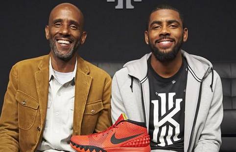 卡利亚里高空压制罗马防线屡失误，科内孤掌难鸣（卡利亚里空袭奏效，罗马后防频失误，科内难以回天）