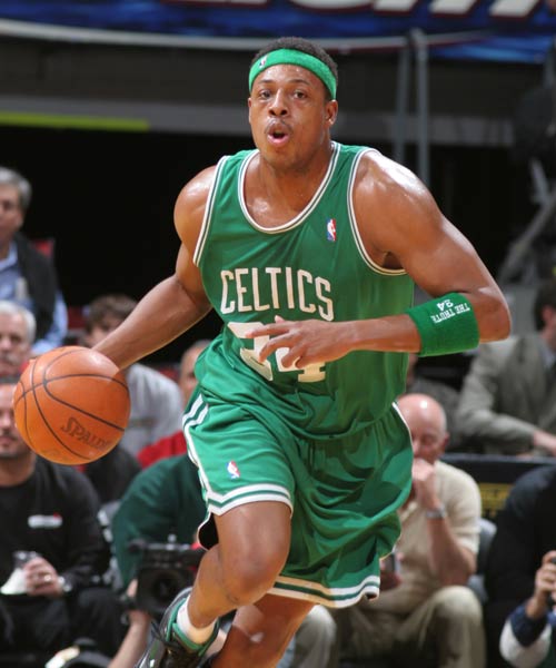 老鹰VS黄蜂前瞻：特雷·杨有望复出，老鹰近5次战黄蜂全胜（黄蜂VS老鹰前瞻：特雷·杨或将复出，近五次交锋老鹰保持全胜）