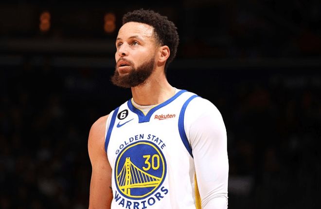 奋力反击！里萨谢三分穿针 老鹰回敬12-2的攻击波迫近比分（里萨谢三分命中点燃反扑 老鹰打出12-2攻势逼近比分）