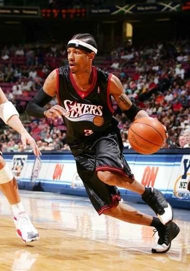 他明明能投，却选择了传（明明能出手，他偏要分球）