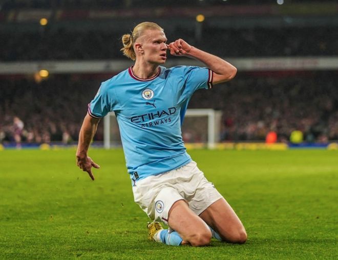 斯潘塞是NCAA长曲棍球历史助攻王，获得最高荣誉后改打篮球（NCAA长曲棍球助攻王斯潘塞夺得最高奖后转战篮球）