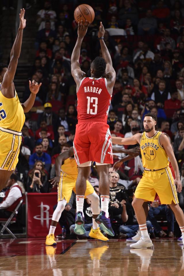 NBA球员交易动态及球队影响（NBA交易风云：球员流动与球队格局变化）