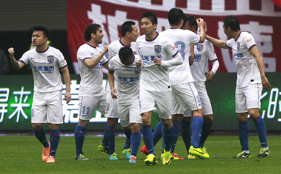 坚守篮球战场，逐梦赛场（砥砺篮坛，逐梦赛场）